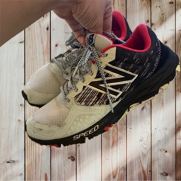 New Balance 690 v2 All Terrain Shoes. Size 10 - Picture 5 of 8